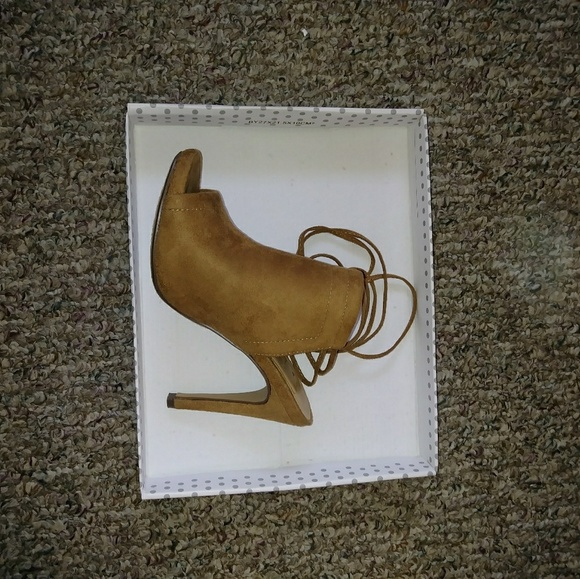 Sandals - Picture 2 of 4